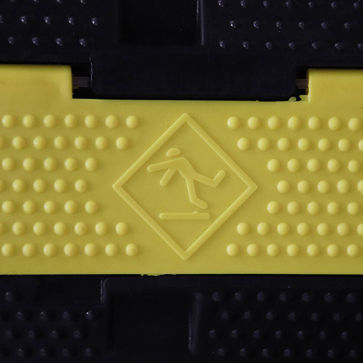 V5HB3F389BADBAAEB4C3A7D88090ACC3304R3881643P6